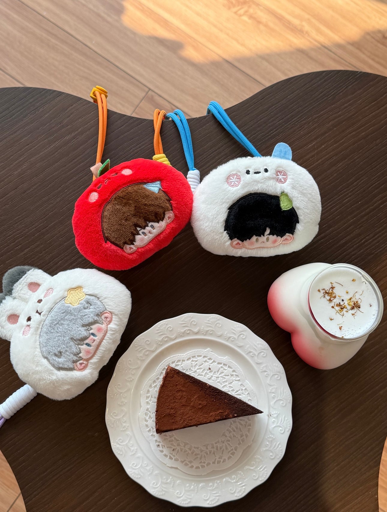 228Cute and practical phone back clip pouch accessory
