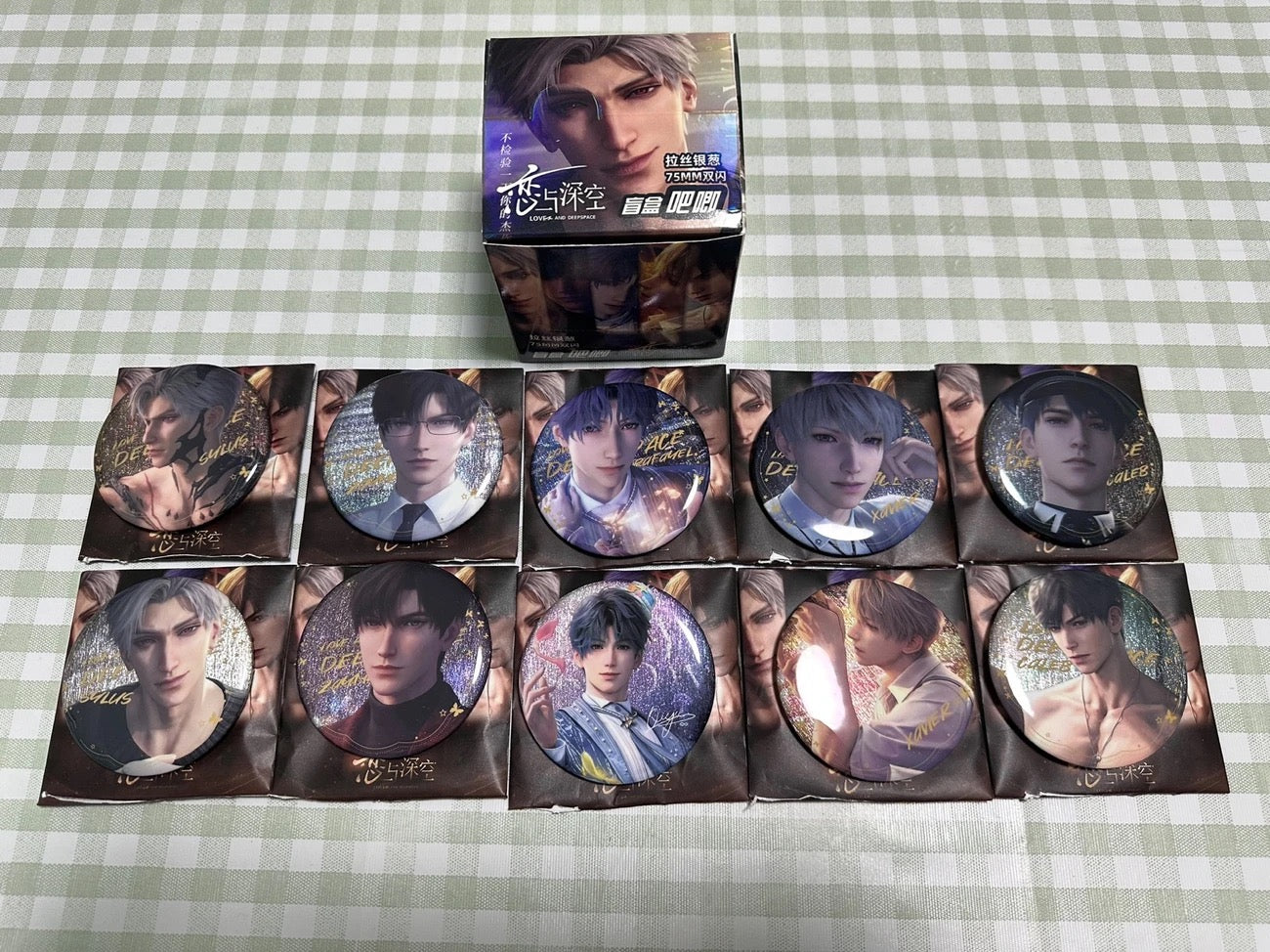 090 Dual-Sided Holo 75mm Badges Blind Box